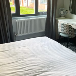 Towelrads Windsor Column Horizontal White Radiator